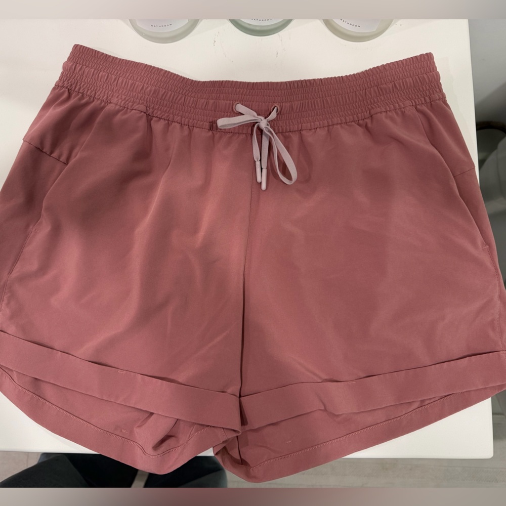 Size 12 lululemon spring break away short